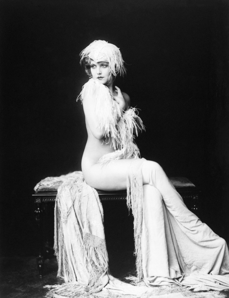 Alfred Cheney Johnston_1927_Ziegfeld Follies Girls_Claudia Dell.png